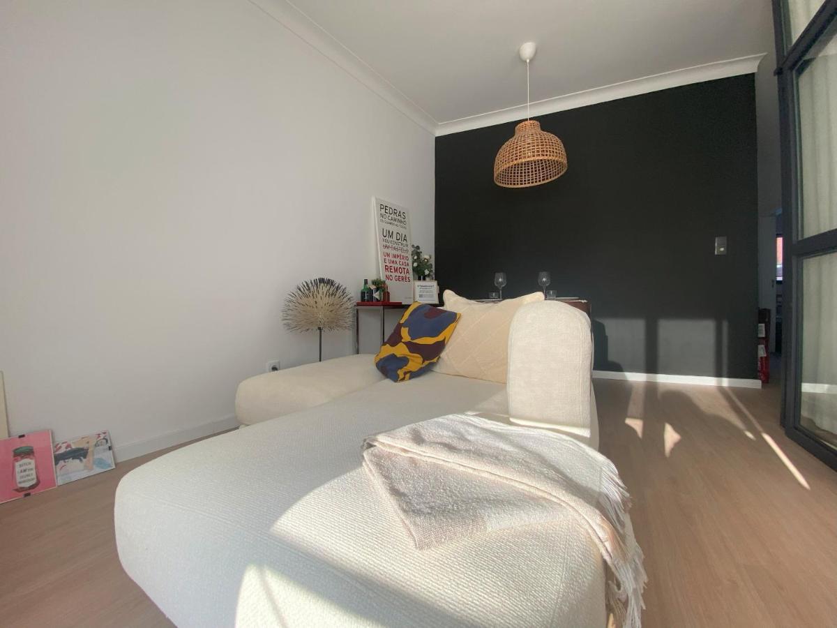 Lisbon, Renovated T2 Apartment Portas De Benfica Amadora Buitenkant foto