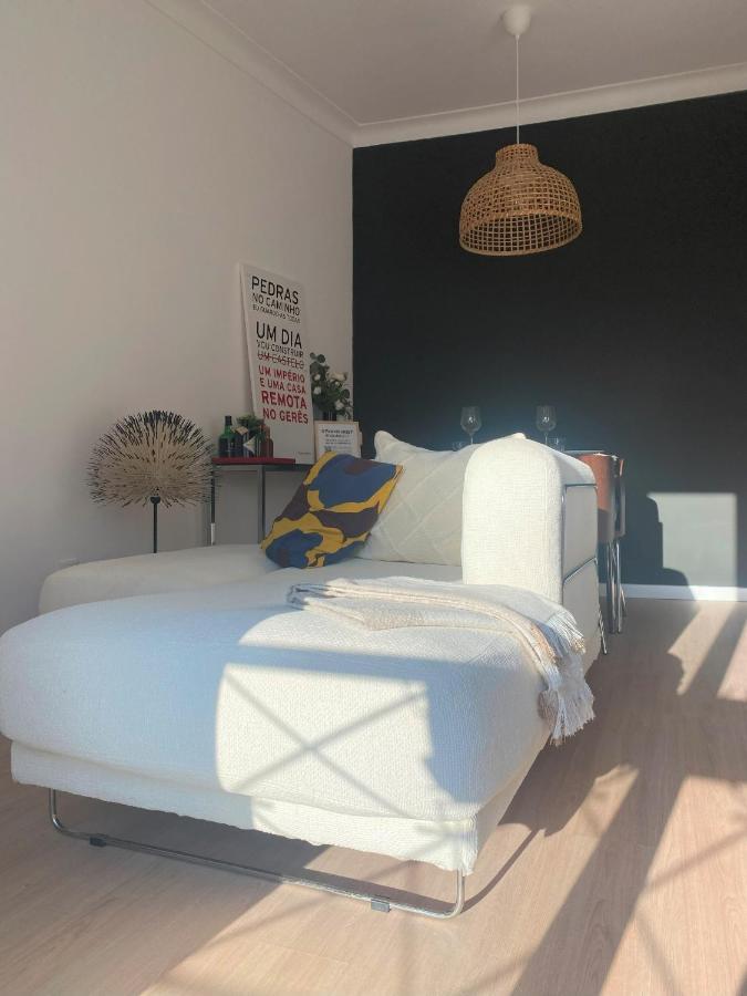 Lisbon, Renovated T2 Apartment Portas De Benfica Amadora Buitenkant foto